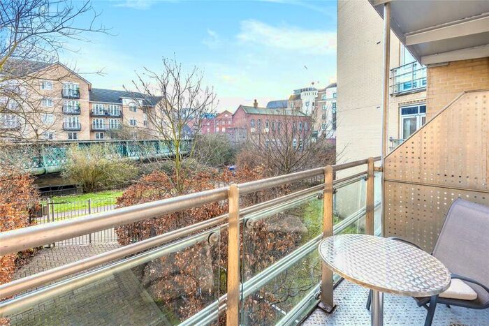 2 Bedroom Apartment To Rent In The Meridian, Kenavon Drive, Reading, Berkshire, RG1