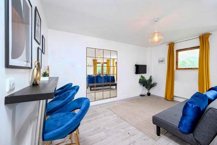 2 Bedroom Flat To Rent In Clarke Close, Croydon, CR0