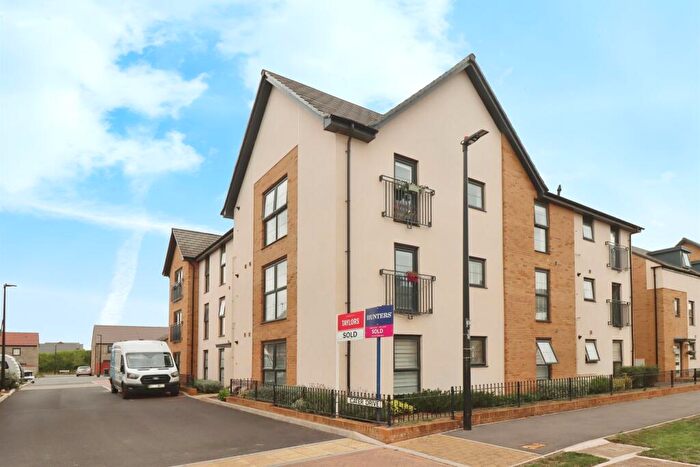 2 Bedroom Flat For Sale In Cater Drive, Yate, Bristol, BS37