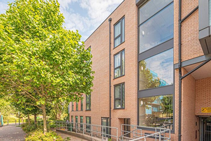 2 Bedroom Flat To Rent In Plamer Court, Edgware, London, NW9