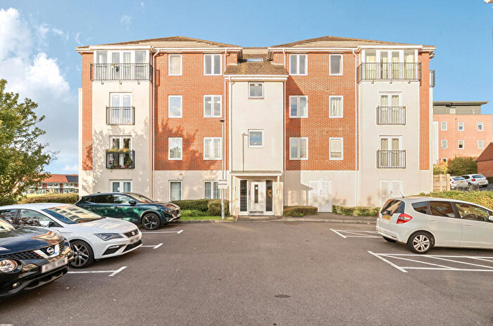 2 Bedroom Apartment For Sale In Regis Park Road, Reading, Berkshire, RG6