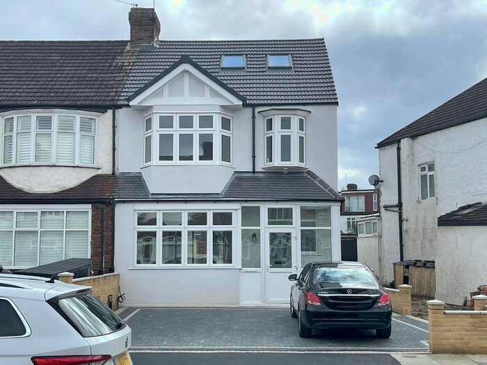 4 Bedroom End Of Terrace House To Rent In Crossway, London, SW20