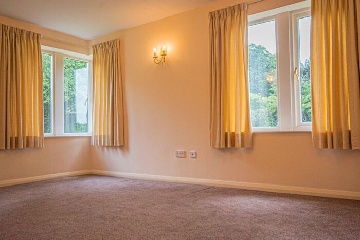 5 Bedroom Detached House To Rent In Wakefield Road, Grange Moor, Wakefield, WF4