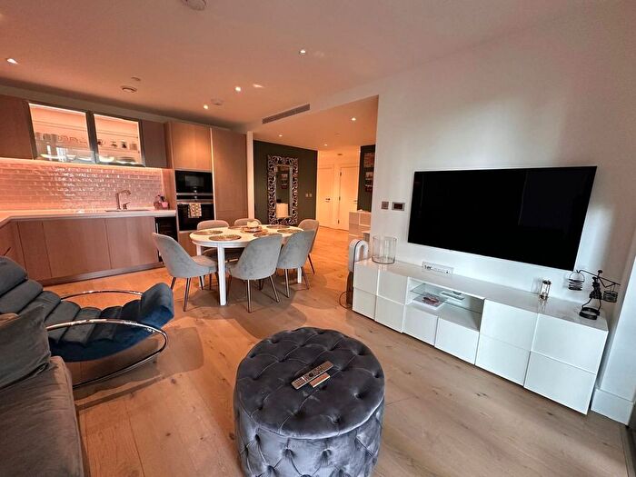 2 Bedroom Flat To Rent In Radley House, London, SW11