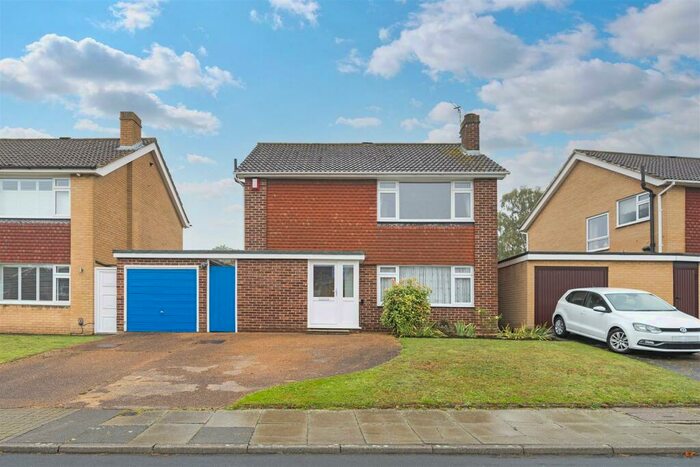 3 Bedroom Semi-Detached House To Rent In Highwood Drive, Orpington, BR6