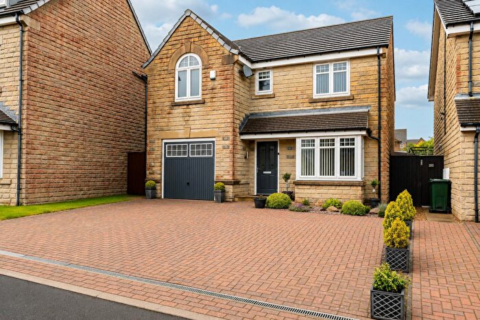4 Bedroom House For Sale In Burwood Fold, Queensbury, BD13