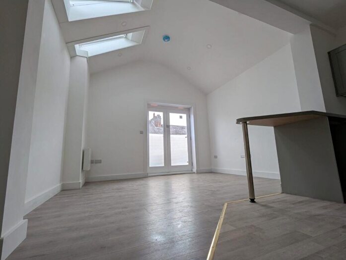 2 Bedroom Flat To Rent In Leyland Street, Prescot, Merseyside, L34
