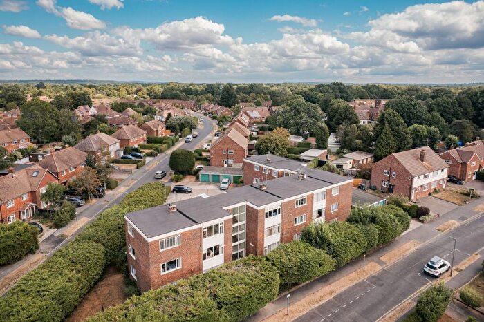 2 Bedroom Flat For Sale In The Crescent, Ridgeway House The Crescent, RH6