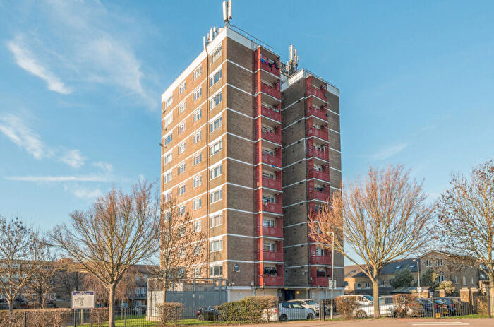 1 Bedroom Apartment For Sale In Leyton Grange Estate, London, E10