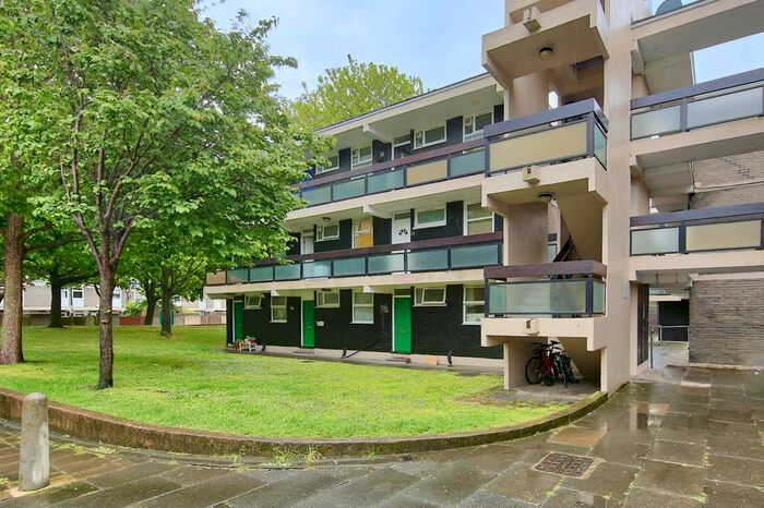 Studio To Rent In Westbridge Road, London, SW11