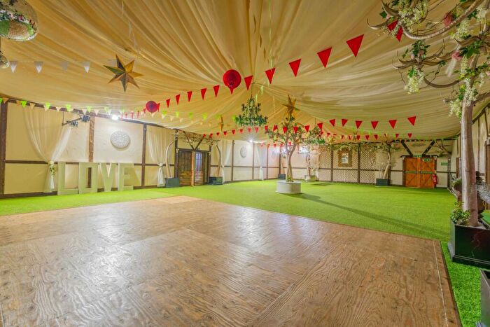 4 Bedroom Hospitality For Sale In The Snooty Fox Inn, Martletwy, Narberth, SA67