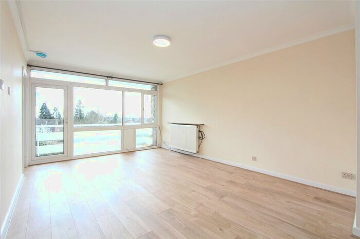 3 Bedroom Flat To Rent In London Road, Stanmore, HA7
