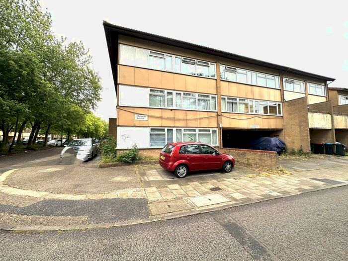2 Bedroom Flat For Sale In Gurnards Avenue, Fishermead, Milton Keynes, MK6