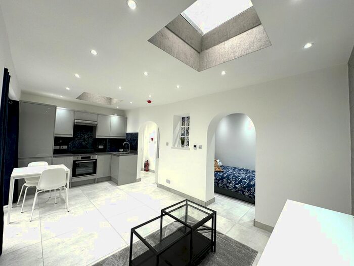 1 Bedroom Flat To Rent In Alfred Road, Acton, London, W3