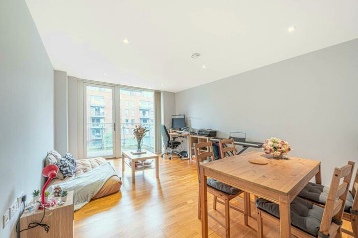 2 Bedroom Flat To Rent In Colindale, Colindale, London, NW9