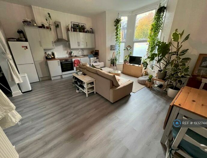 1 Bedroom Flat To Rent In Alconbury Road, London, E5