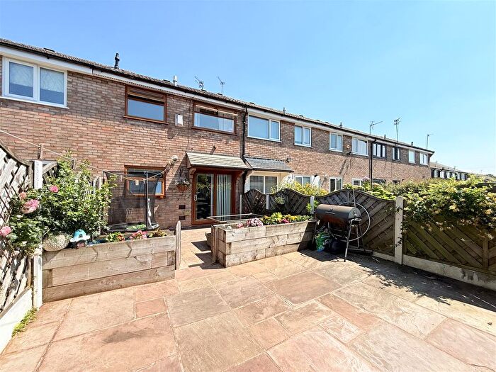 3 Bedroom Mews For Sale In Wentworth Walk, Hyde, SK14