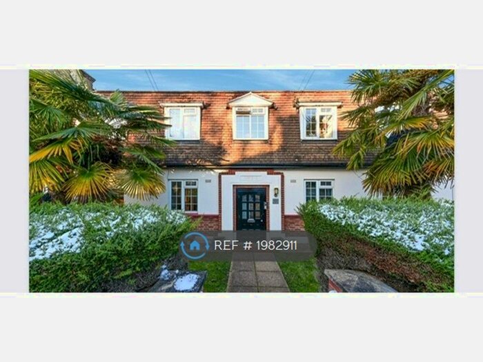 2 Bedroom Flat To Rent In Beresford Road, New Malden, KT3