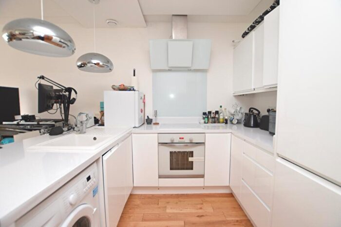1 Bedroom Flat To Rent In Rutland Park London, SE6