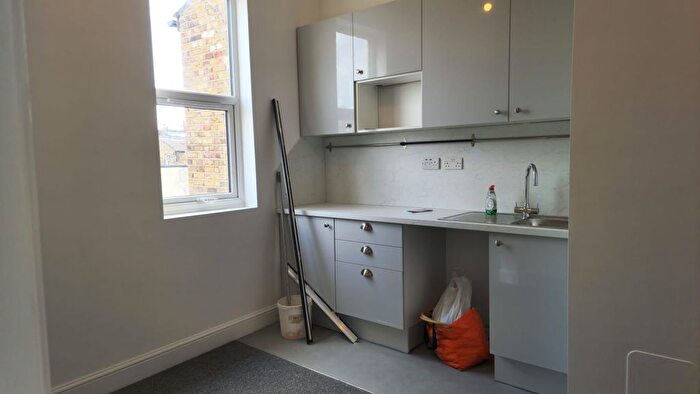 Studio To Rent In Chatsworth Road, Hackney, E5