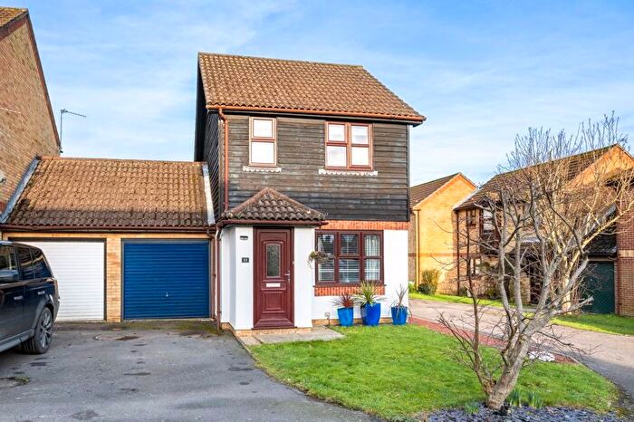 2 Bedroom Link Detached House For Sale In Oakwood Drive, Uckfield, TN22