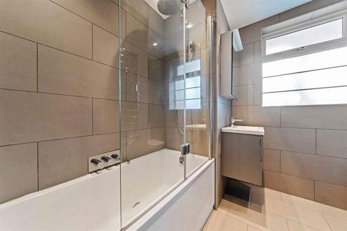 2 Bedroom Flat For Sale In Durham Close, London, SW20