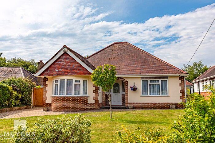 3 Bedroom Bungalow For Sale In *No Chain* Oak Close, Ferndown, BH22