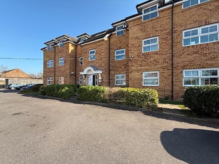 2 Bedroom Flat To Rent In Rutland Avenue, Slough, SL1