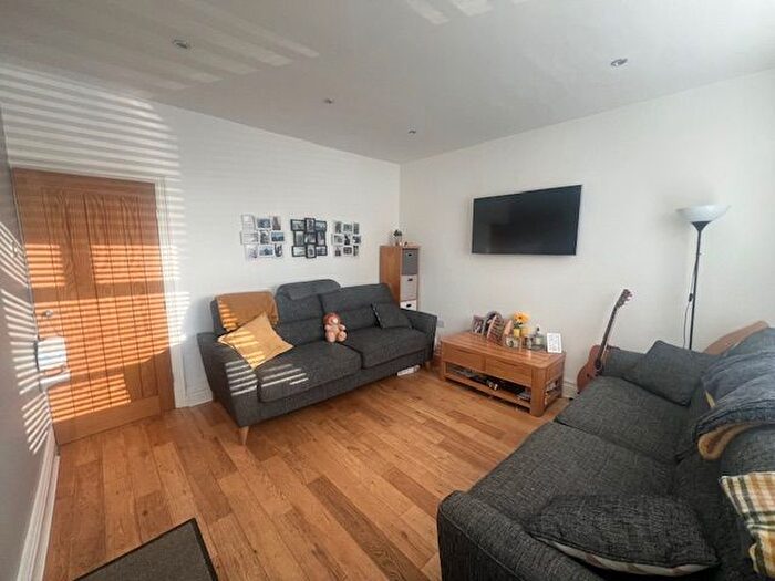 4 Bedroom Terraced House To Rent In Greenwood Mount, Leeds, LS6