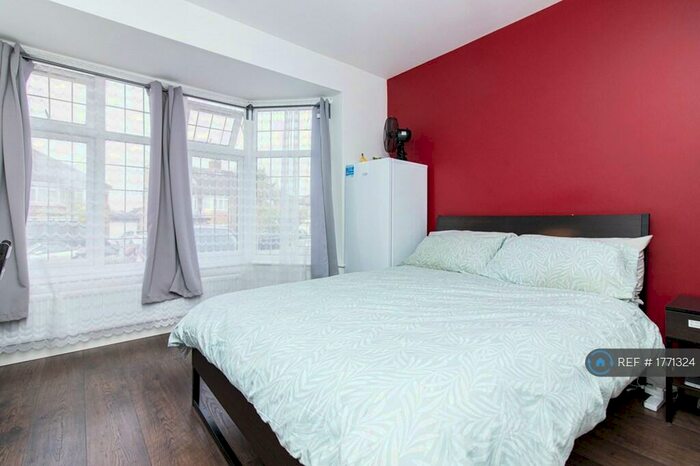 Studio To Rent In Alders Road, Edgware, HA8