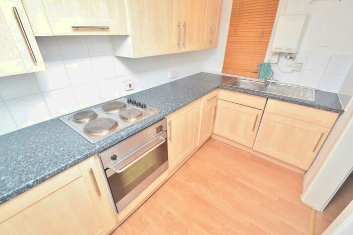 Studio To Rent In Oakwood Avenue, Oakwood, Leeds, LS8