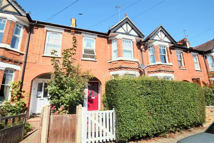 3 Bedroom Maisonette To Rent In Godstone Road, St Margarets, Twickenham, TW1