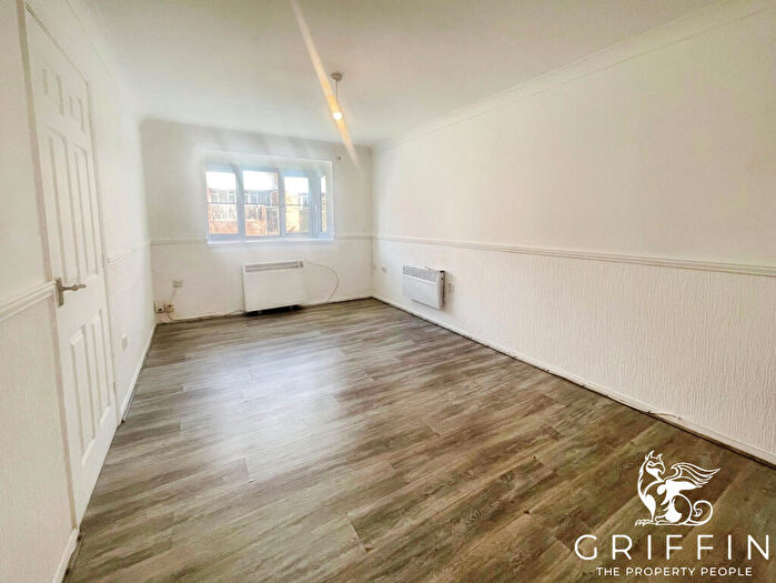 1 Bedroom Flat To Rent In Conway Gardens, Grays, RM17