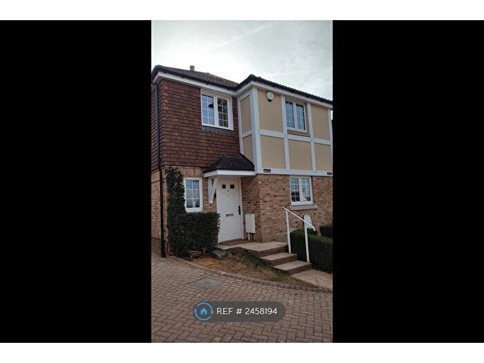 4 Bedroom Maisonette To Rent In Anmer Close, Tadworth, KT20