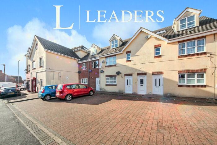 2 Bedroom Flat To Rent In Blenheim Crescent, Luton, LU3