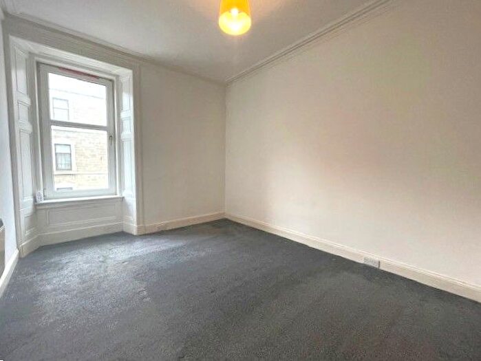 2 Bedroom Flat To Rent In Balmore Street, Stobswell, Dundee, DD4