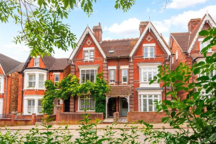 5 Bedroom Semi-Detached House To Rent In Foster Hill Road, Bedford, Bedfordshire, MK41