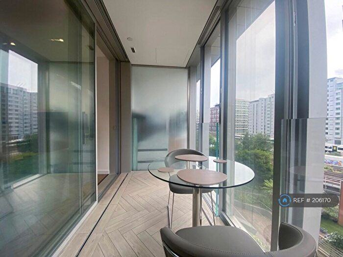 1 Bedroom Flat To Rent In Pearce House, London, SW11