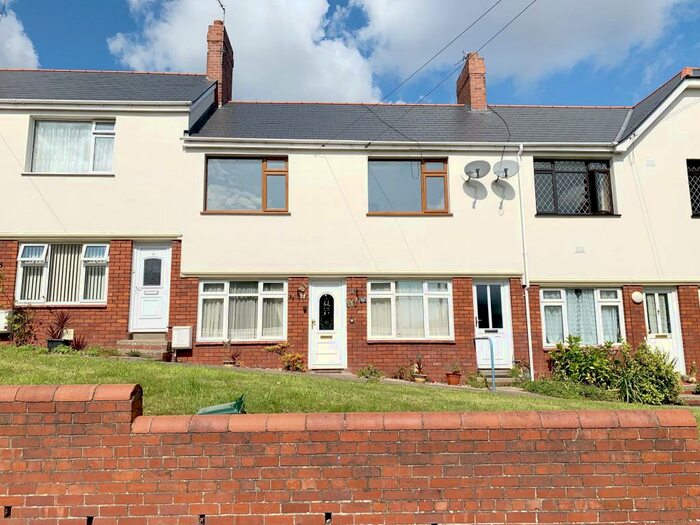 2 Bedroom Flat To Rent In Clive Place, Penarth, Vale Of Glamorgan, CF64