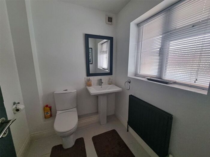 4 Bedroom Detached House For Sale In The Chase, Rayleigh, Essex, SS6