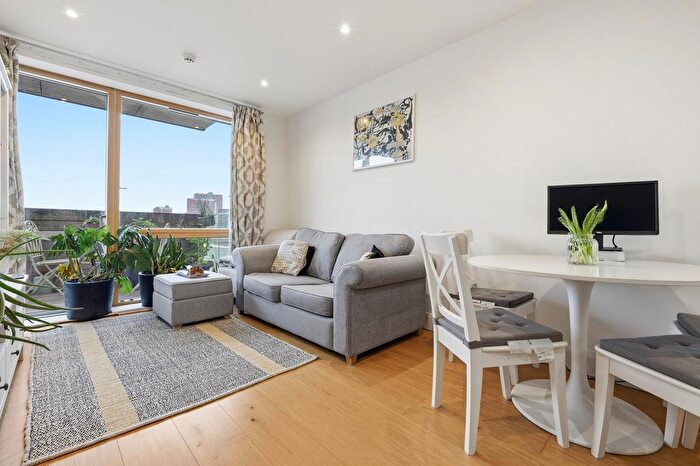 1 Bedroom Flat For Sale In Grenfell Court, Bow, E3