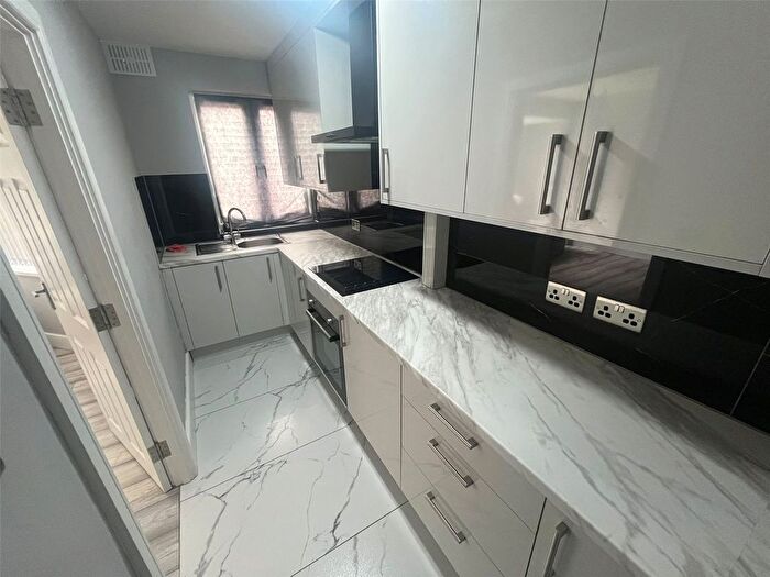 2 Bedroom Maisonette To Rent In Shakespeare Avenue, Hayes, Greater London, UB4