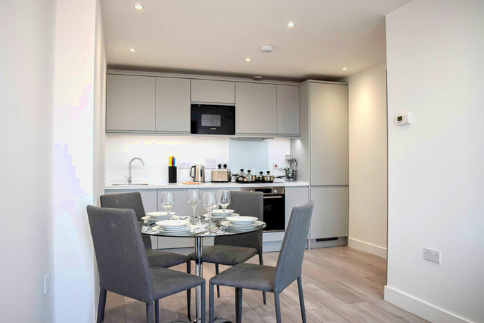 1 Bedroom Flat To Rent In Carlton House, New London Road, Chelmsford, Essex, CM2