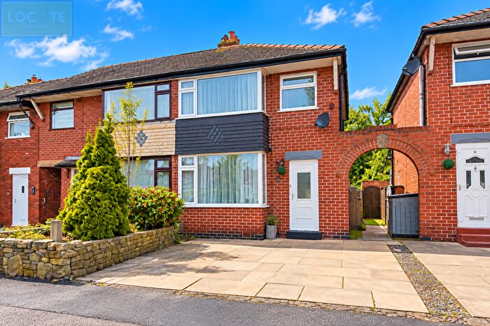 3 Bedroom End Of Terrace House For Sale In Welwyn Close, Davyhulme, M41