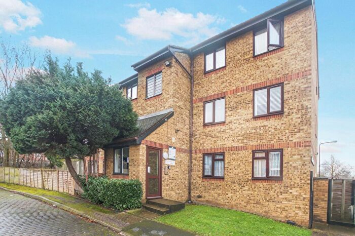 1 Bedroom Flat For Sale In Stocksfield Road, Mallard Court, E17