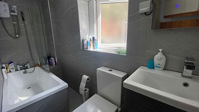 2 Bedroom Apartment To Rent In High Street, Rushden, NN10