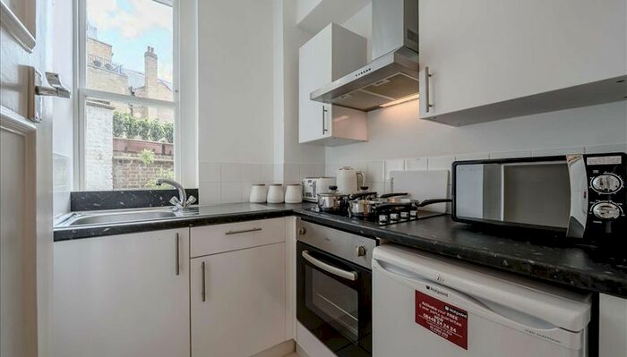 1 Bedroom Flat To Rent In Hill Street, London, W1J