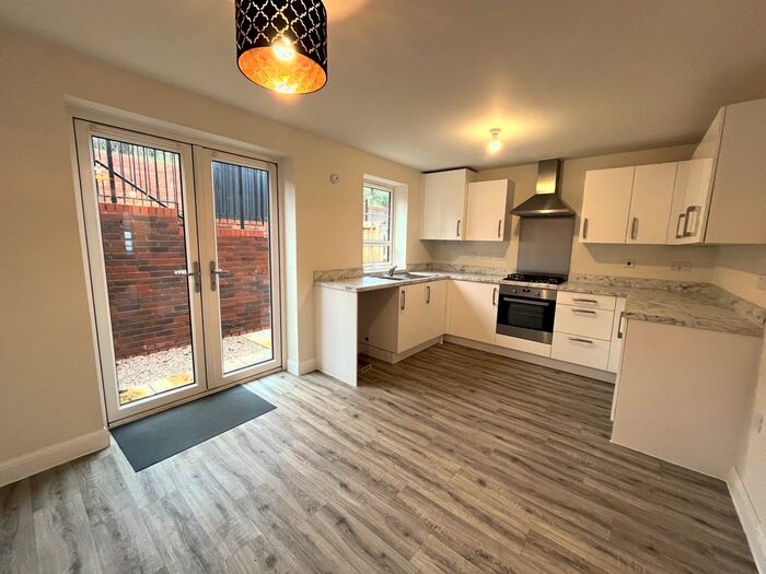 3 Bedroom Property To Rent In Finch Close, Alphington, Exeter, EX2