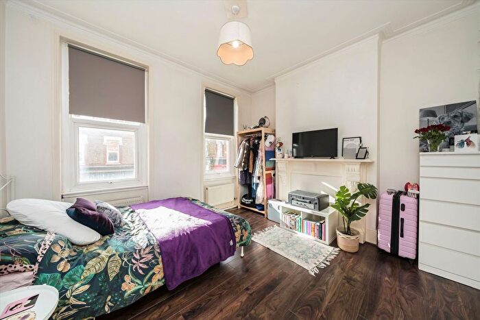 3 Bedroom Flat To Rent In Leopold Road, Wimbledon, SW19