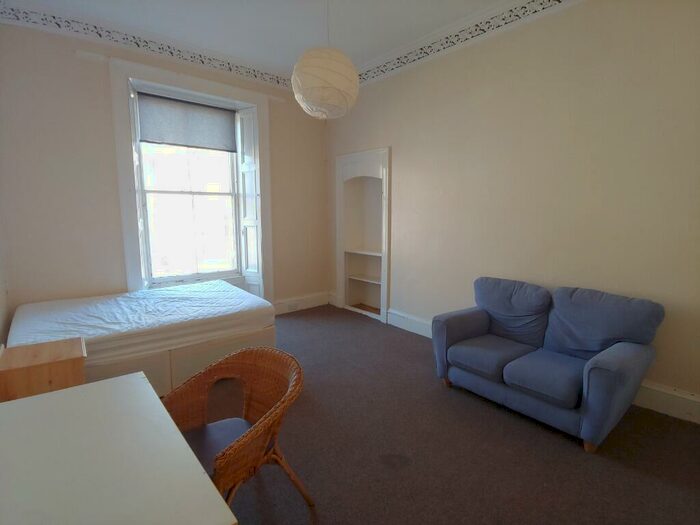3 Bedroom Flat To Rent In Oxford Street, Newington, Edinburgh, EH8